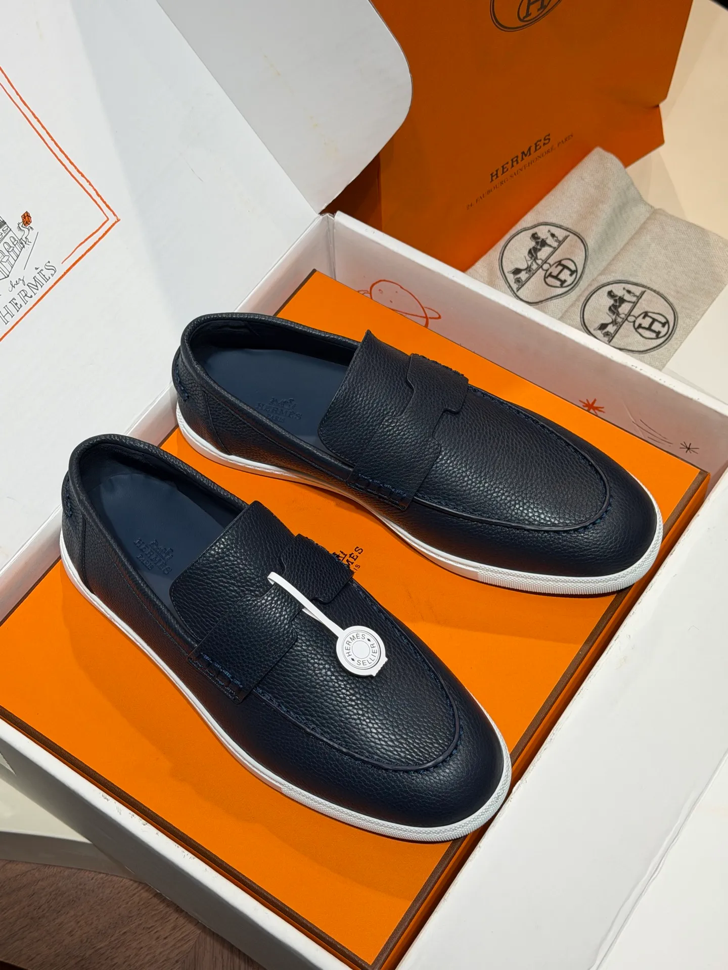 【HERMES】Top P:800💰-Size: 39-44 (38.45. Customized) H Home Freesstyle Men's Loafers Calfskin and Epsom Heritage calfskin high-top sports shoes, the soles are decorated with saddle stud buckle patterns, creating a modern urban style. Imported cowhide + cowhide lining + customized TPU outsole.